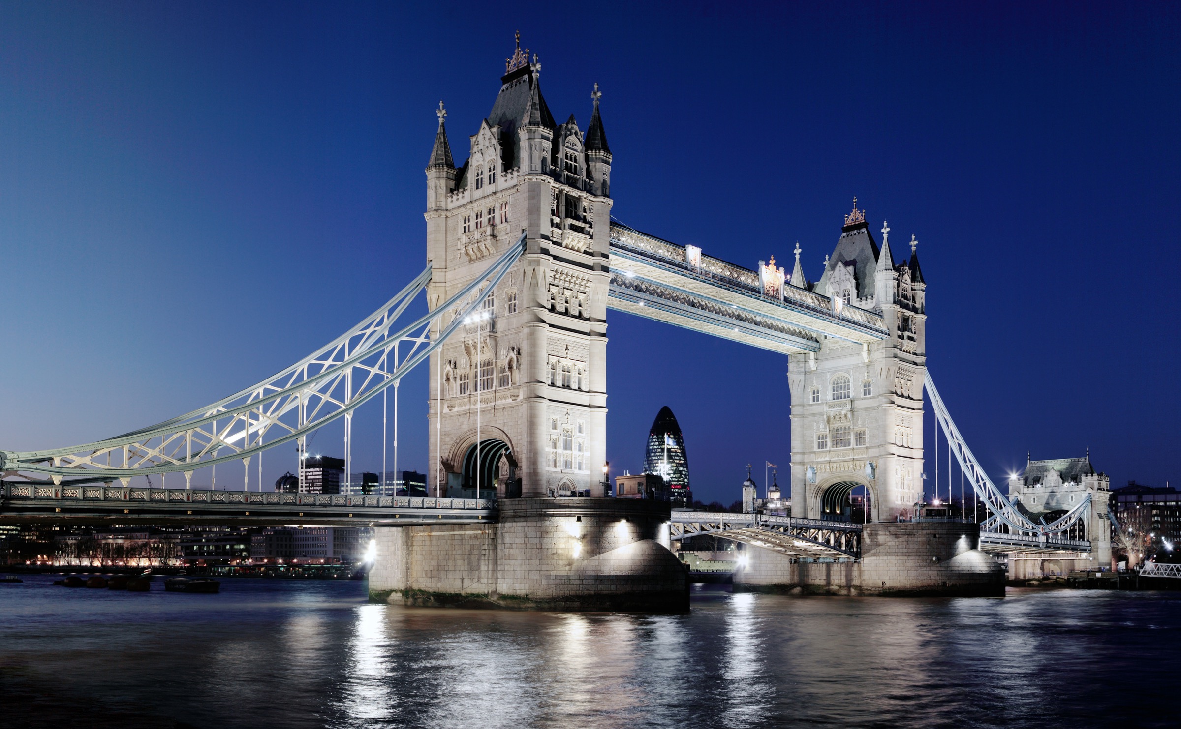 Tower Bridge in London photographed by Marc Pinter.